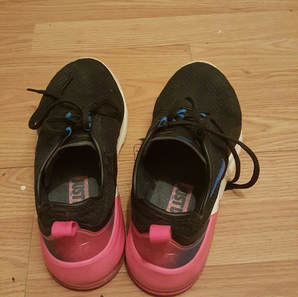 Women  air nikie shoes - Picture 2 of 4